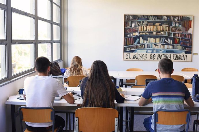 Archivo - La UPV aprueba una convocatoria de ayudas para facilitar el acceso a la universidad a personas jóvenes extuteladas