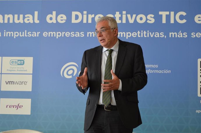 Archivo - El portavoz del Grupo Municipal Popular, Carlos Izquierdo.