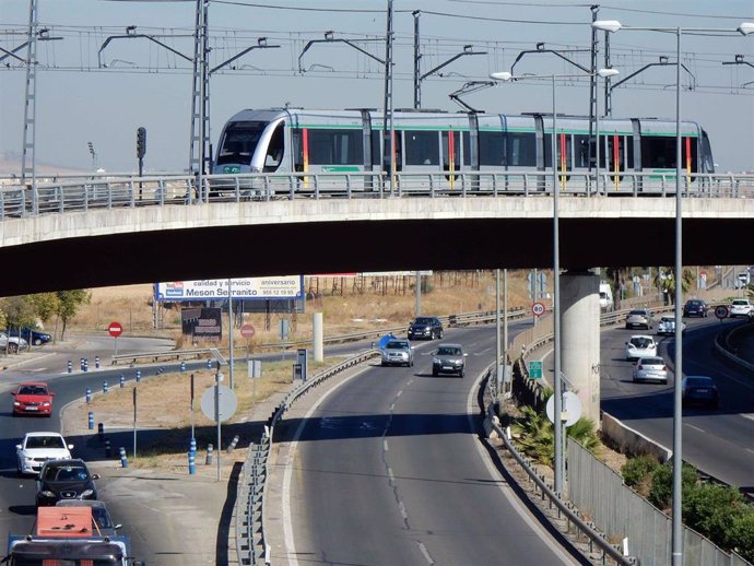 Archivo - Sevilla.- El metro cierra el primer trimestre con un 36,1% más de viajeros tras las bonificaciones al transporte público