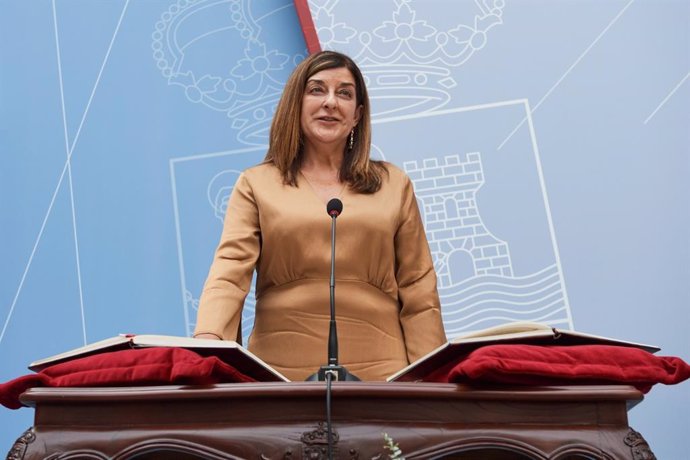 María José Sáenz de Buruaga jura su cargo como presidenta de Cantabria