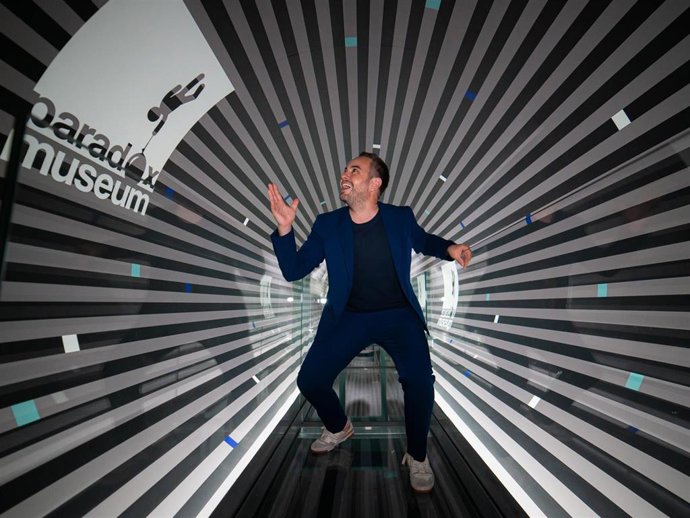Jorge Blass ha ofrecido un espectáculo de magia en el Paradox Museum de Barcelona