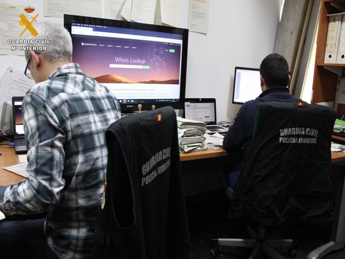 Archivo - Agentes de la Guardia Civil