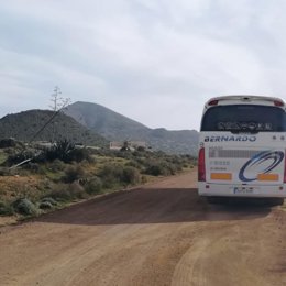 Archivo - Bus lanzadera en el Parque Natural de Cabo de Gata-Níjar (Almería)