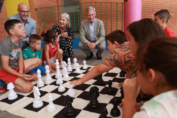 La consejera de Desarrollo Educativo, Patricia del Pozo, en el colegio Blas Infante de Alcalá de Guadaíra, en Sevilla.