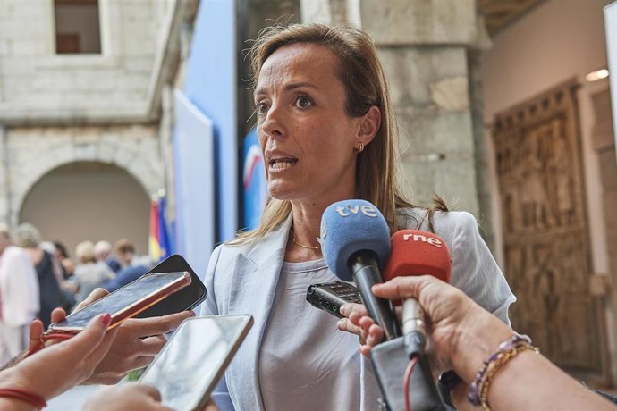 La vicesecretaria de Estudios del PP nacional, Carmen Navarro, durante la toma de posesión de la nueva presidenta de Cantabria, María José Sáenz de Buruaga