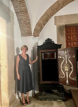 La concejala de Turismo y Patrimonio Histórico, Raquel Preciados, visita el Museo Municipal de Cáceres cerrado desde finales de 2015