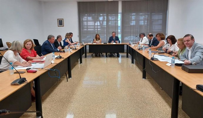El consejero en funciones de Medio Ambiente, Mar Menor, Universidades e Investigación, Juan María Vázquez, preside la reunión de la Comisión Académica del Consejo Interuniversitario de la Región de Murcia
