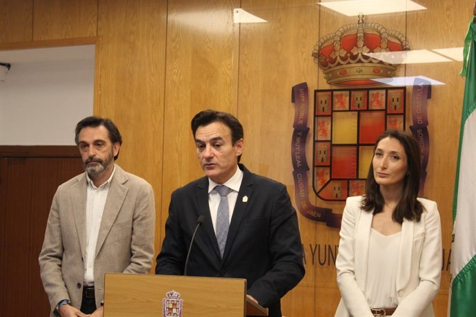 Agustín González durante la rueda de prensa