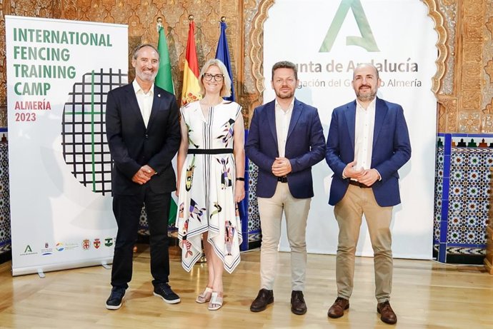 Presentación del II Encuentro Internacional de Esgrima en Almería