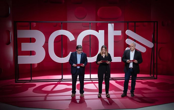 Presentación de la marca 3cat con la presidenta de la CCMA Rosa Rom y los directores de TV3 Sigfrid Gras y Catalunya Rdio Jordi Borda