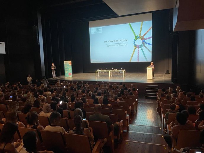 La consellera Anna Simó en la Jornada dels Equips d'Assessorament Psicopedaggic en Terrassa (Barcelona)