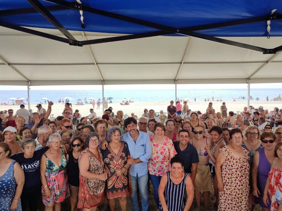 Las playas de Fuengirola están siendo escenario de esta actividad lúdica para personas mayores de toda la provincia.