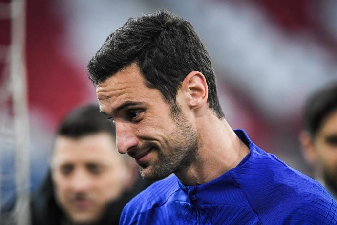 Archivo - Sergio Rico durante el calentamiento de un partido esta temporada con el PSG.