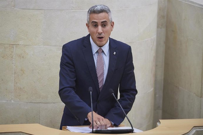 El secretario general del PSOE y diputado Pablo Zuloaga,en el Parlamento