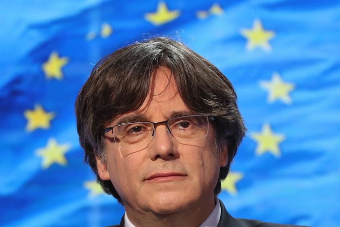Archivo - El expresidente de la Generalitat de Catalunya Carles Puigdemont durante la sesión plenaria en el Parlamento Europeo en la que la Eurocámara ha suspendido su inmunidad, en Bruselas (Bélgica), a 9 de marzo de 2021. El pleno del Parlamento europ