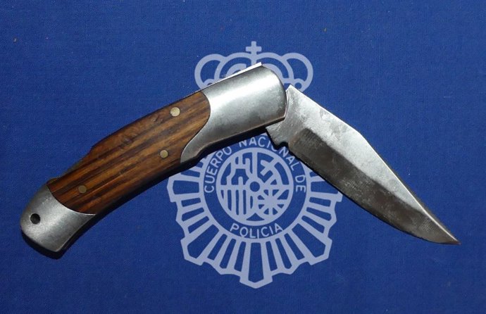Archivo - Imagen de archivo de una navaja intervenida por la Policía Nacional
