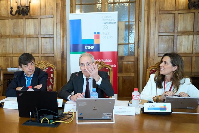 El secretario de Estado de Hacienda, Jesús Gascón, en la UIMP