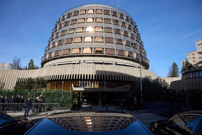 Archivo - Vista de la fachada del Tribunal Constitucional el día en el que se celebra el acto solemne de toma de posesión de los cuatro nuevos magistrados en el Tribunal Constitucional (TC), a 9 de enero de 2023, en Madrid (España). Los nuevos magistrad