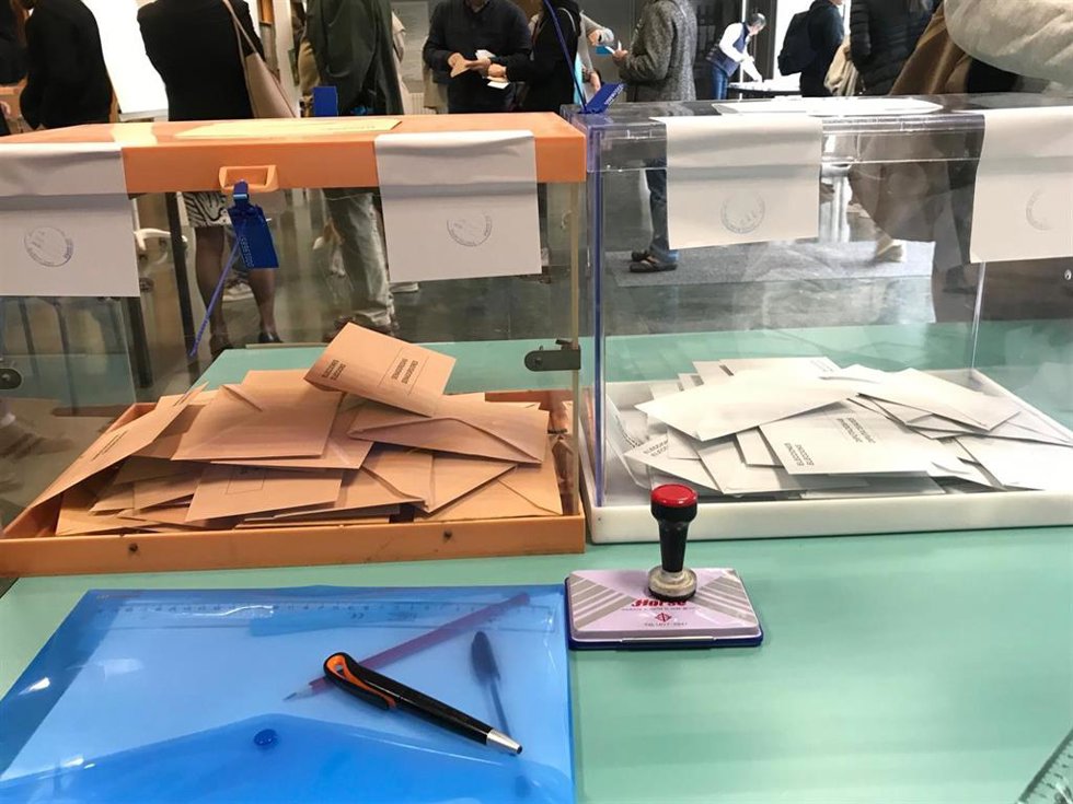 Archivo - Urnas de las elecciones generales