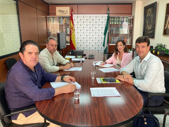 El candidato al Congreso por el PP de Málaga Cristóbal Garre reunión sobre la PAC.