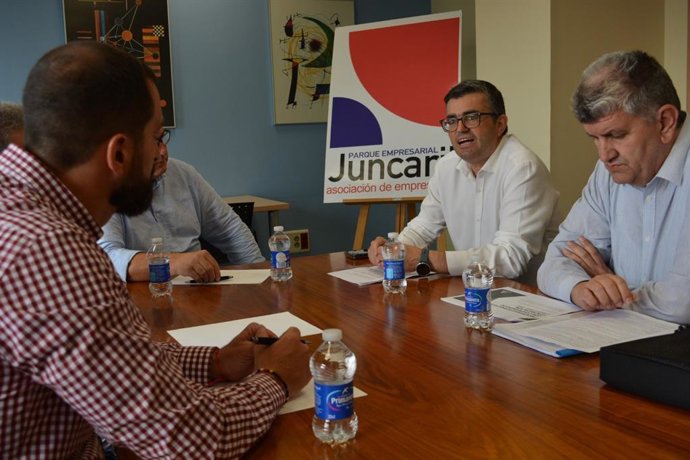 Empleo anima a las empresas de Juncaril a sumarse al programa de formación a la 'carta'.