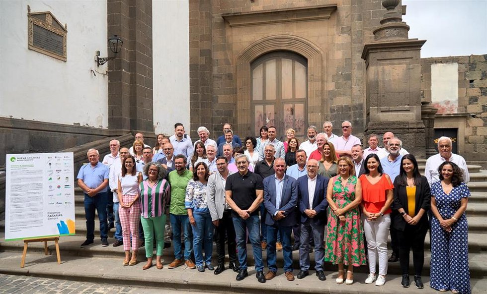 NC agrupa en la firma del documento Alianza Canarias a una veintena de agrupaciones de Canarias para concurrir a las elecciones generales del 23J