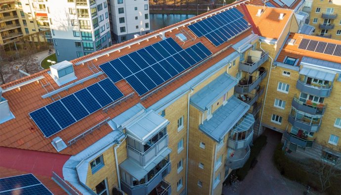 El IDAE publica la Guía de Autoconsumo colectivo para la instalación de energías renovables.