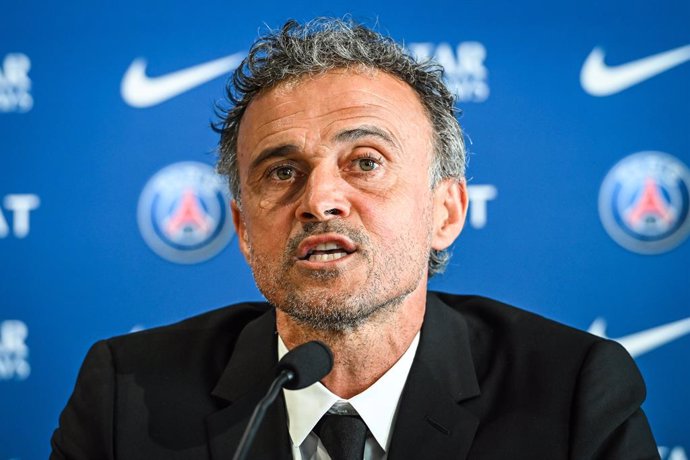 05 July 2023, France, Poissy: Spanish coach Luis Enrique speaks during his presentation press conference as new coach of Paris Saint-Germain at Campus PSG. Photo: Matthieu Mirville/ZUMA Press Wire/dpa