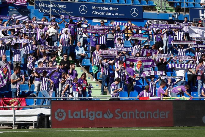 Archivo - Aficionados del Real Valladolid en el Coliseum Alfonso Pérez de Getafe.