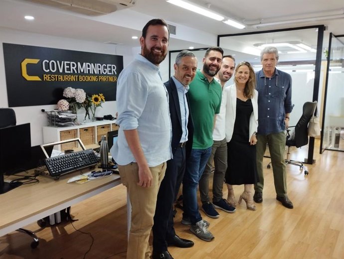 Juan Bravo en su visita a la empresa sevillana CoverManager