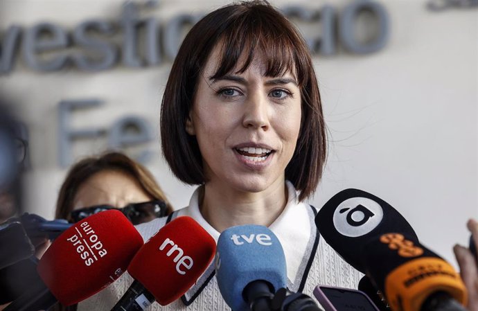 La ministra de Ciencia e Innovación, Diana Morant, atiende a los medios de comunicación tras su visita al Instituto de Investigación Sanitaria La Fe de Valencia, a 15 de junio de 2023, en Valencia, Comunidad Valenciana (España). El Instituto de Investig