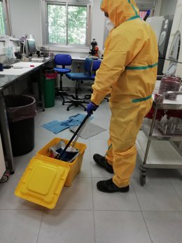 Simuladro de derrame de líquido peligroso en el Hospital de Jerez.