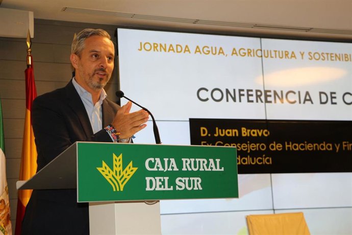 Bravo en las Jornadas de Agua y Agricultura organizadas por AMMDE