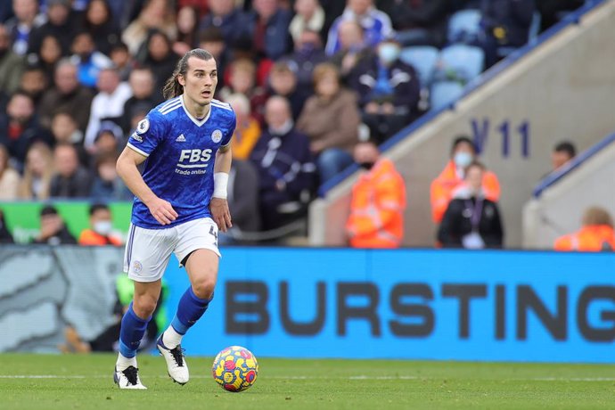 Archivo - Caglar Soyuncu (4) of Leicester City during the English championship Premier League football match between Leicester City and Chelsea on November 20, 2021 at the King Power Stadium in Leicester, England - Photo Nigel Keene / ProSportsImages / 