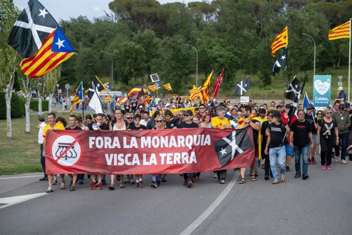 Manifestación contra la monarquía con motivo de la visita de la familia real a Caldes de Malavella (Girona).