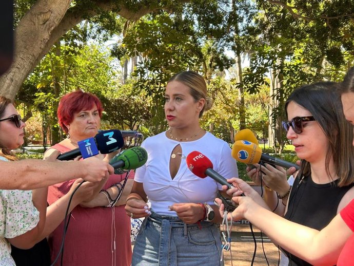 Sofía Acedo atiende a los medios de comunicación