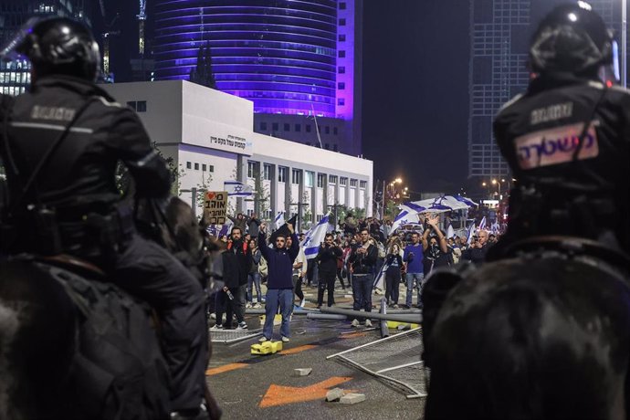 Archivo - La Policía de Israel frente a una manifestación en protesta por la reforma judicial