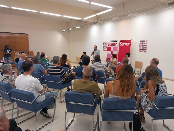 Acto de SUMAR La Rioja en el salón de usos múltiples del Ayuntamiento