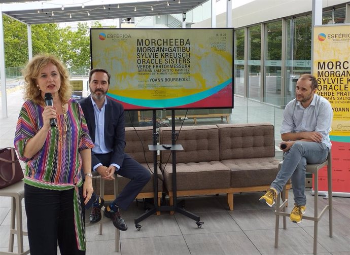 La diputada foral de Empleo, Comercio y Turismo, Cristina González, el consejero de Turismo, Comercio y Consumo del Gobierno Vasco, Javier Hurtado, y el director de Esférica Rioja Alavesa, Carlos Montilla, en la presentación del festival.