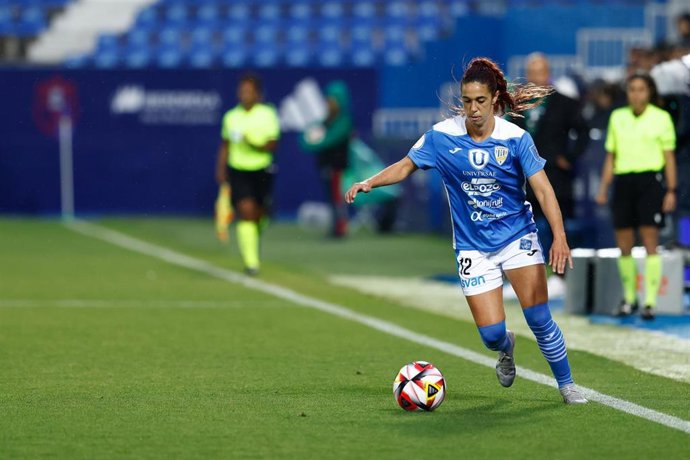 Archivo - Astrid Álvarez, durante un partido con el Alhama CF.