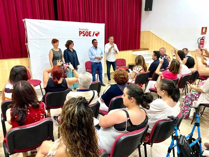 Carmen Calvo y Pepe Entrena en el acto