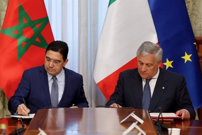 Los ministros de Exteriores de Marruecos e Italia, Naser Burita y Antonio Tajani, respectivamente.