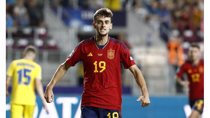 Aimar Oroz celebra un gol marcado ante Ucrania.