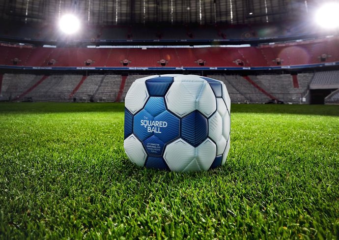 Allianz puts The Squared Ball in play and launches campaign for financial coaching in women's football  