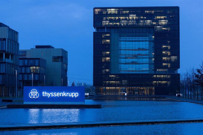 Archivo - FILED - 18 November 2021, North Rhine-Westphalia, Essen: A general view of the thyssenkrupp's headquarters before the annual press conference. German industrial engineering and steel production conglomerate thyssenkrupp AG plans to break out i