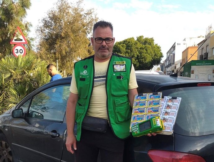 Emilio Carrión, vendedor de la ONCE.