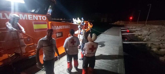Interceptan a una patera con cuatro hombres a bordo cerca de Tabarca