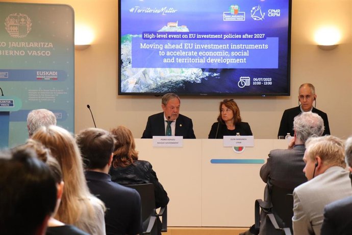 El consejero de Economía y Hacienda del Gobierno Vasco, Pedro Azpiazu, ha inaugurado la Conferencia de Regiones Marítimas y Periféricas.