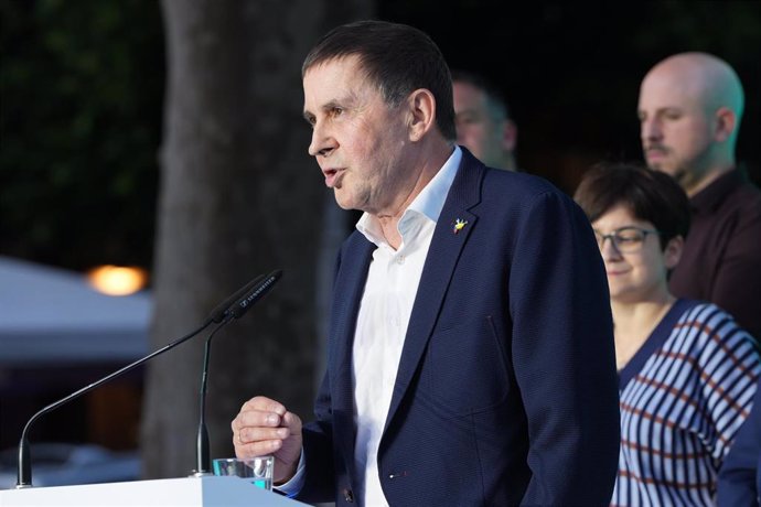 Archivo - El coordinador general de EH Bildu, Arnaldo Otegi, interviene durante el acto en San Sebastián