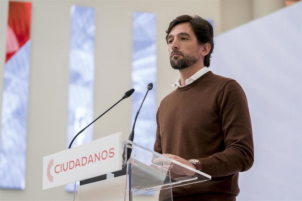 Archivo - El secretario general de Ciudadanos, Adrián Vázquez, durante una rueda de prensa tras la reunión del Comité Permanente de la formación liberal en la sede nacional del partido, a 29 de mayo de 2023, en Madrid (España). 
